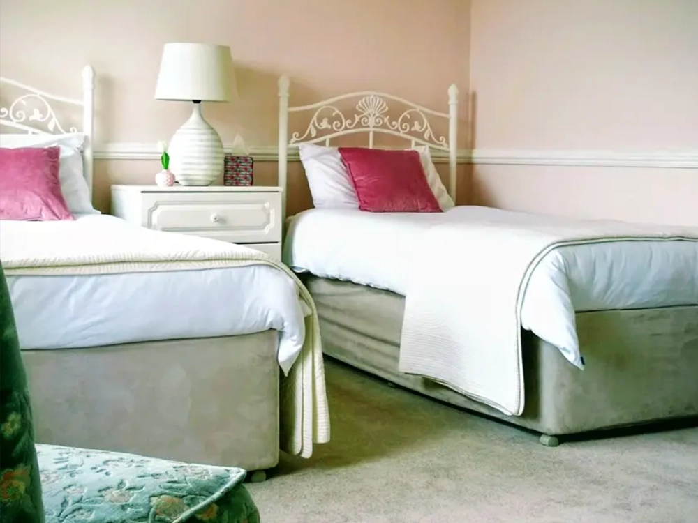 Room 5 - Twin Room 5 - Twin