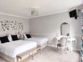 Room 1 - Triple Room 1 - Triple